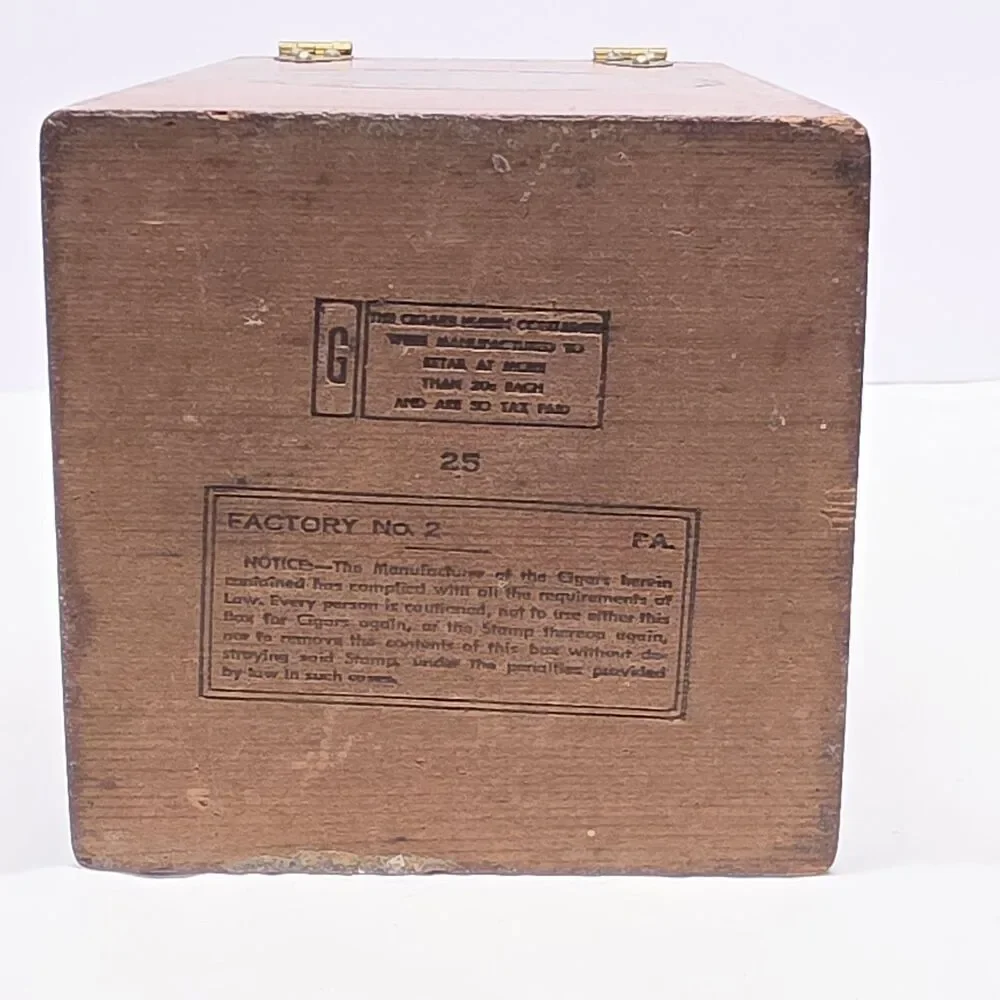 Vintage El Producto Queens Wooden Empty Cigar Box Storage Asymmetrical Lid